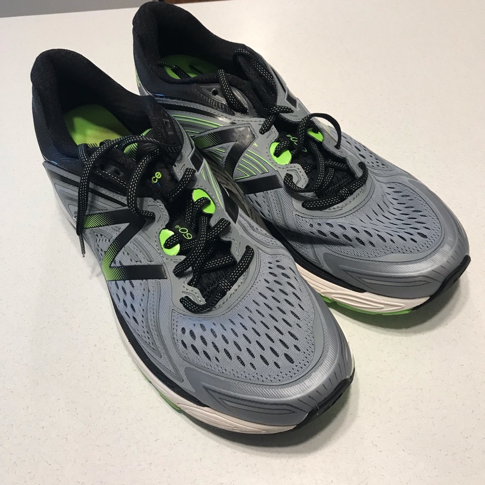 PRICE REDUCED!!--Mens New Balance Running Shoes Sz 12.5